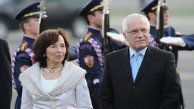 Václav Klaus získá imunitu, s manželkou ale na Slovensku nebude.