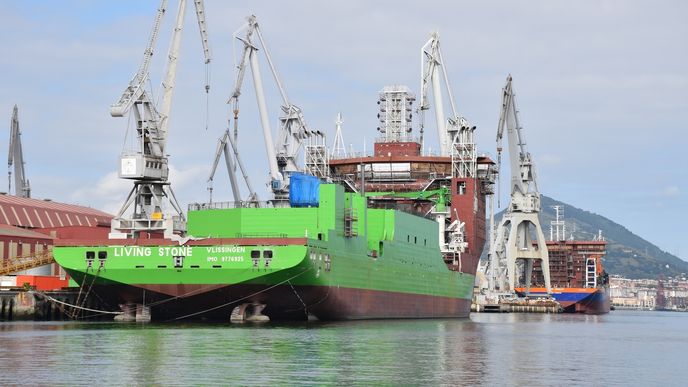 Víceúčelová loď Living Stone o délce 161 metrů postavená  v baskických loděnicích Construcciones Navales del Norte vstoupila do služby belgické společnoísti DEME v červenci 2018.