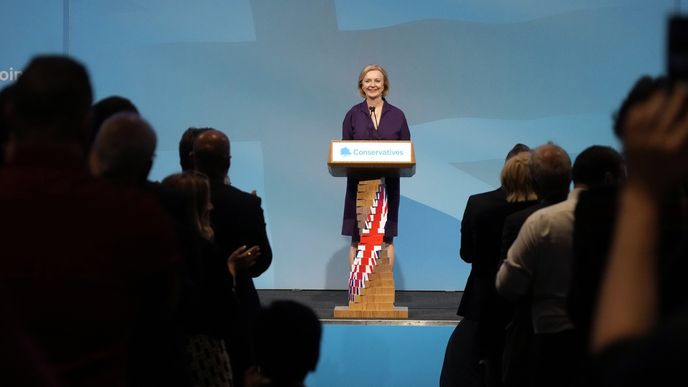 Liz Trussová zvítězila ve volbě konzervativců a stane v čele britské vlády.