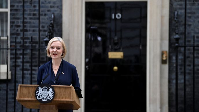 Liz Trussová končí ve funkci premiérky Velké Británie