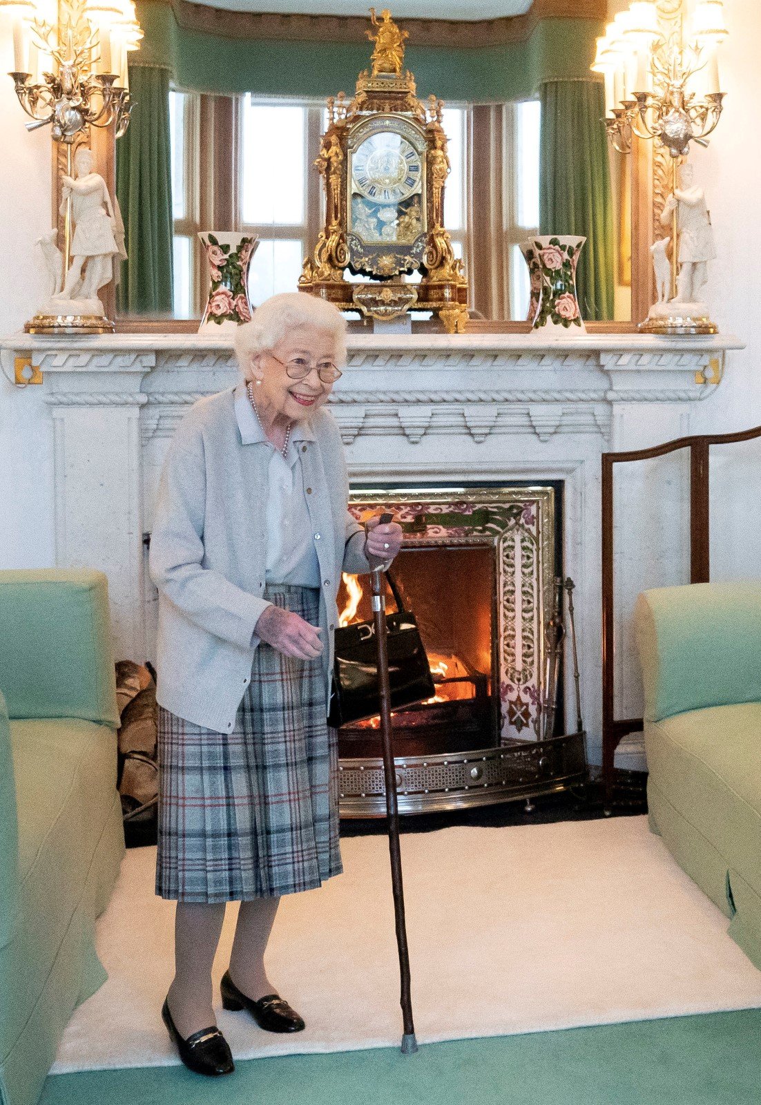 Královna Alžběta II. už počtrnácté jmenovala premiéra.