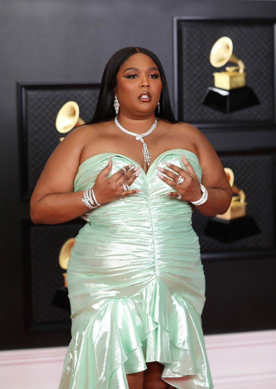 Rapperka Lizzo na 63. ročníku udílení cen Grammy