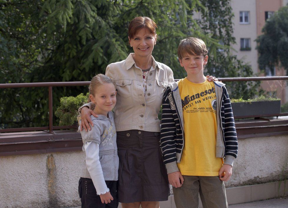 Jako Anička Lišková se svými seriálovými dětmi.