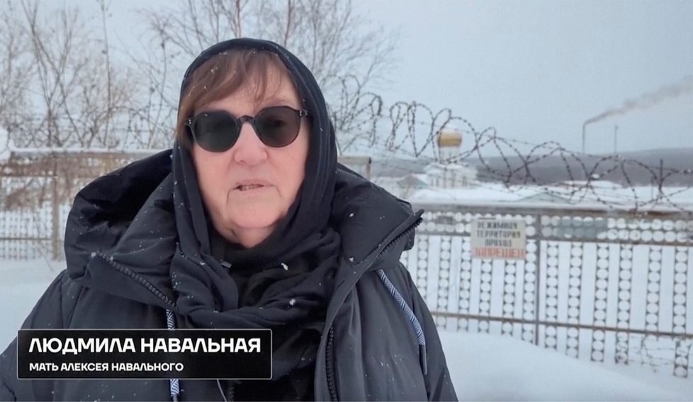 Matka Navalného Ljudmila vyrazila na Sibiř, kde zemřel její syn.