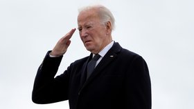 Repatriace padlých vojáků: Přihlížel Joe Biden s manželkou, ministrem obrany a nejvyššími veliteli (2. 2. 2024).