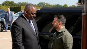 Volodymyr Zelenskyj na návštěvě USA. V Pentagonu jej přivítal ministr obrany USA Lloyd Austin