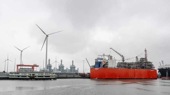 LNG terminál v nizozemském přístavu Eemshaven.