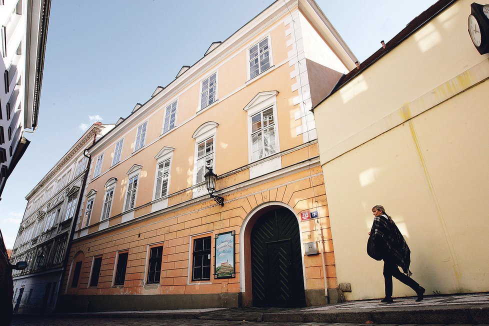 Bettina chce tento dům na Straně pražské Malé v blízkosti Lobkovického paláce