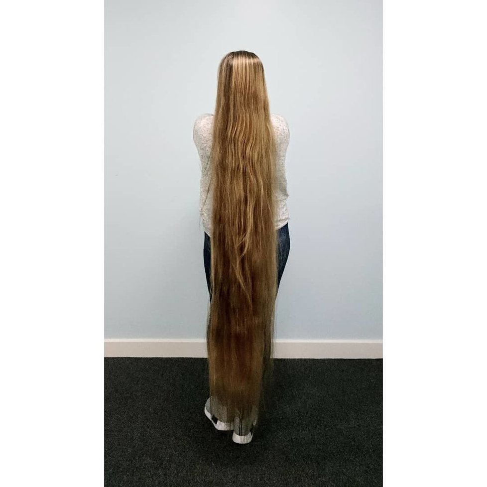 Žena (34) má vlasy jako Locika z pohádky Na vlásku: Lokny má dlouhé 1,5 metrů!