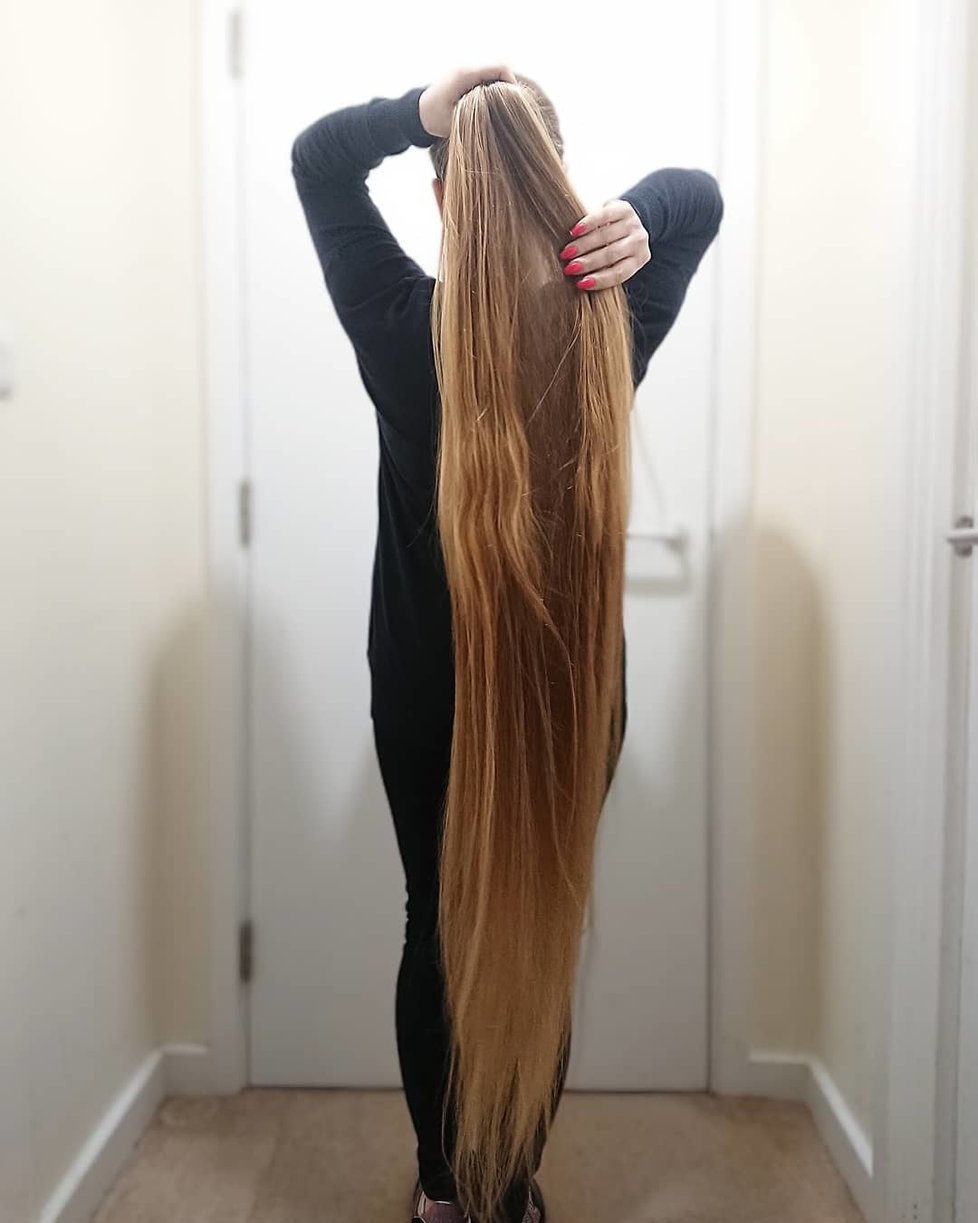 Žena (34) má vlasy jako Locika z pohádky Na vlásku: Lokny má dlouhé 1,5 metrů!