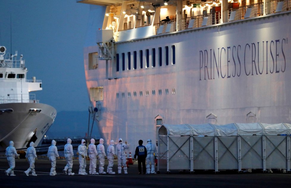 Japonské úřady potvrdily dalších 41 nemocných na výletní lodi Diamond Princess