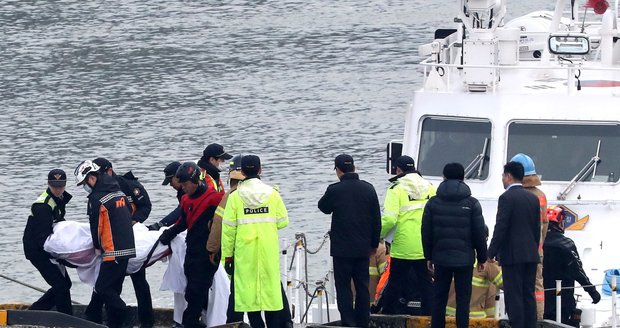 V Jižní Koreji se srazily lodě: 13 lidí zemřelo, další se pohřešují