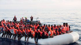 Tunisko přijme 40 zachráněných migrantů, včetně dvou těhotných žen: Na lodi čekali dva týdny (ilustrační foto)
