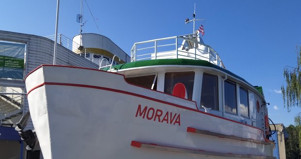 Někdejší loď Moskva, nyní Morava z roku 1955, se po opravě vrátila na brněnskou přehradu.