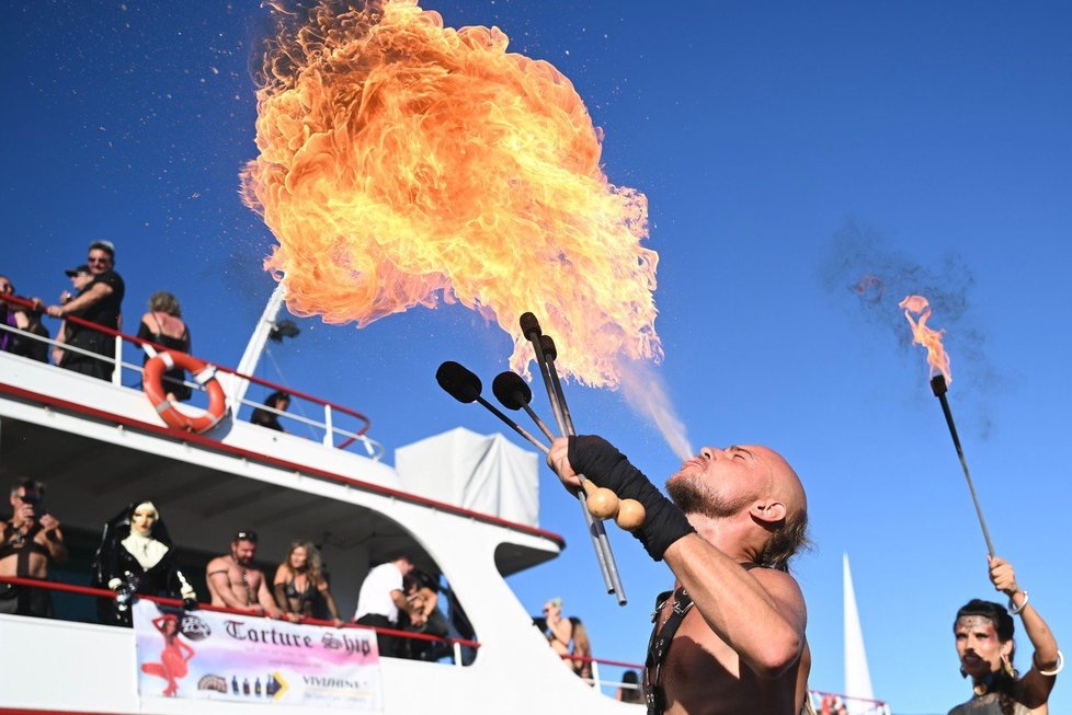 Loňská sado-maso plavba na Lodi mučení.