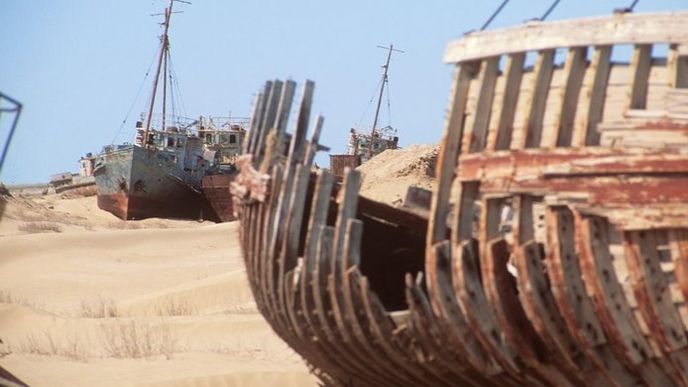 Loď na uzbecké poušti