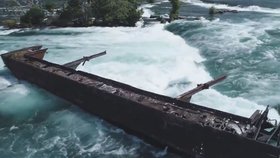 Vrak nákladní lodi u Niagarských vodopádů (1. 11. 2019)