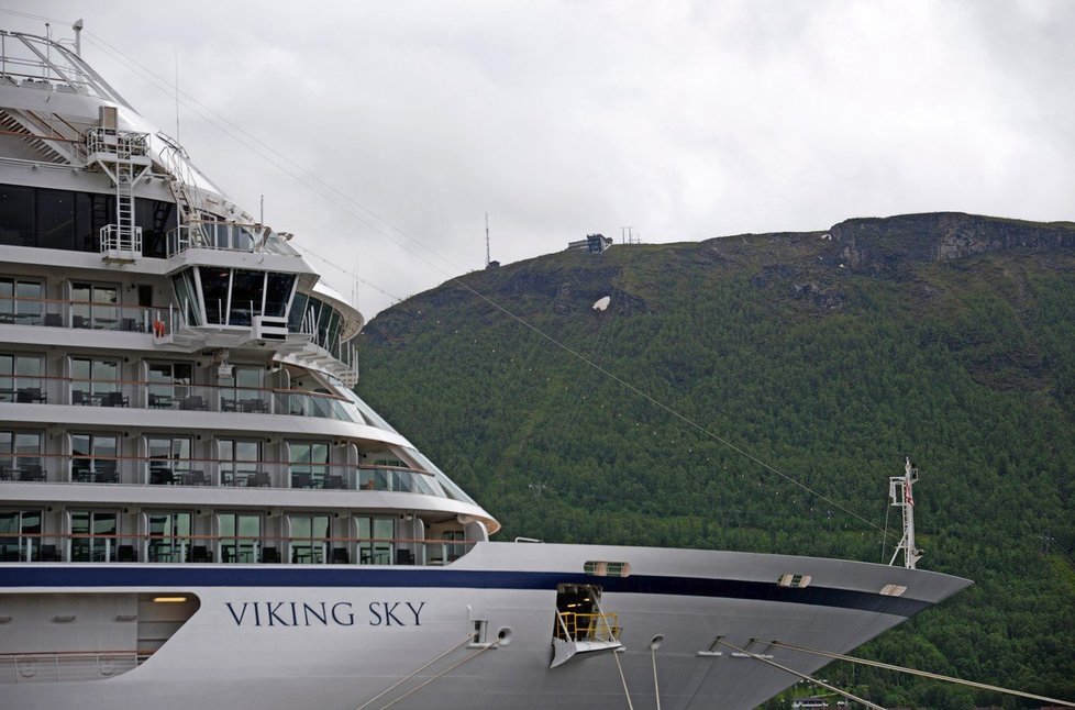 Výletní loď Viking Sky nechala evakuovat 1300 pasažérů