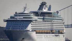 Zaoceánský parník Explorer of the Seas má za sebou děsivou plavbu.