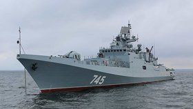 Ruská loď vypálila varovné výstřely na britské plavidlo v La Manche.