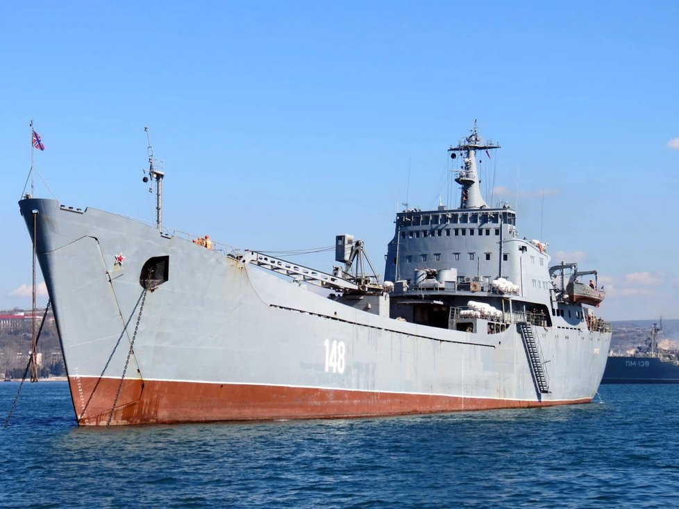 Ukrajinská armáda zničila ruskou výsadkovou loď Orsk.