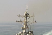 Loď NATO zachránila pět lodí před piráty