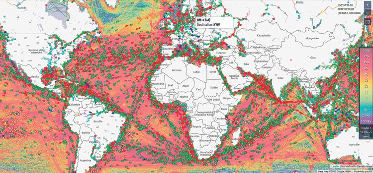 Na stránce marinetraffic.com uvidíte pohyb všech lodí v reálném čase 