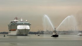 Zaoceánský parník Freedom of the Seas vyplul v roce 2006. Cestující si na něm užívají skutečný luxus