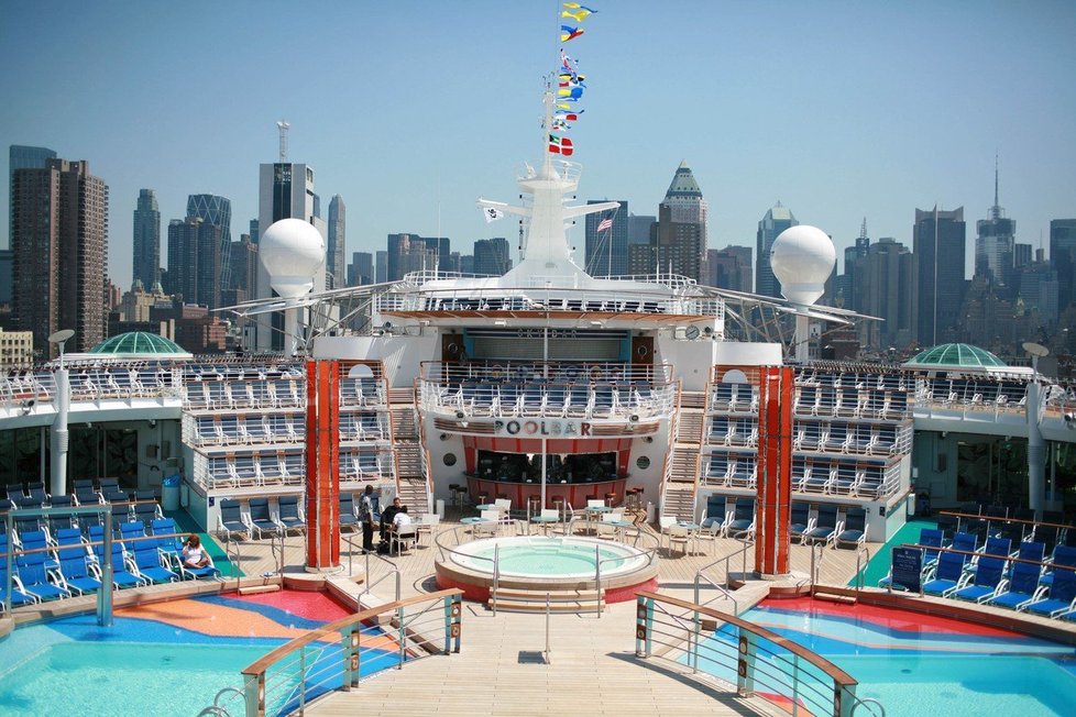 Zaoceánský parník Freedom of the Seas vyplul v roce 2006. Cestující si na něm užívají skutečný luxus
