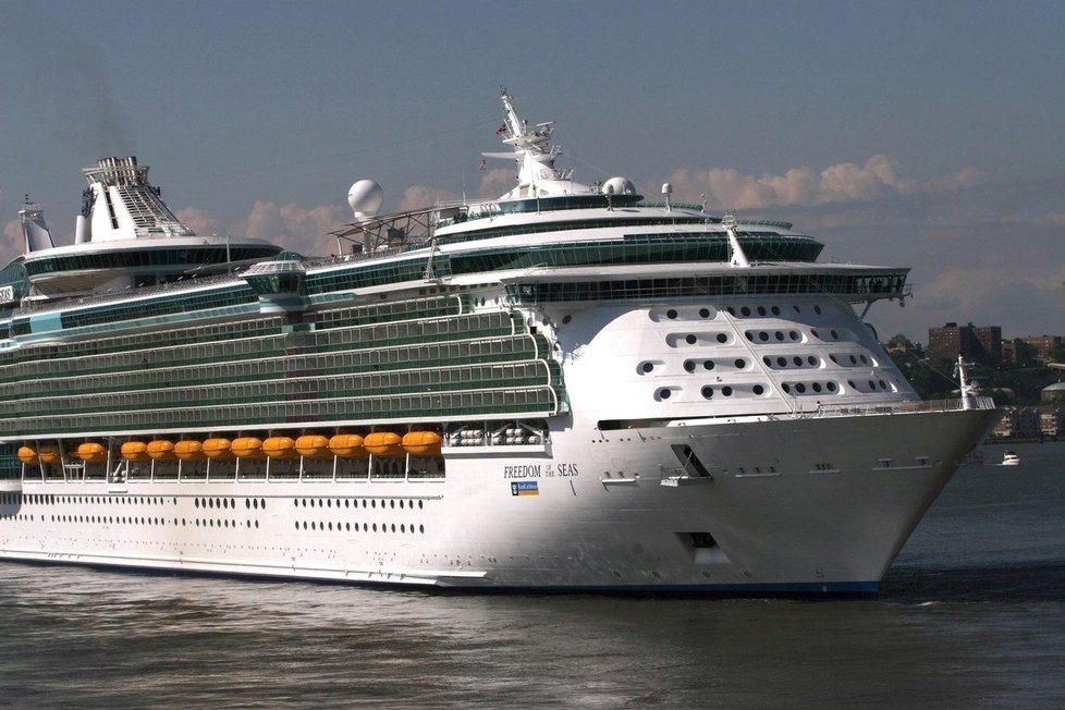 Zaoceánský parník Freedom of the Seas vyplul v roce 2006. Cestující si na něm užívají skutečný luxus