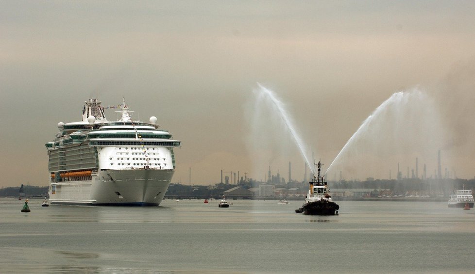 Zaoceánský parník Freedom of the Seas vyplul v roce 2006. Cestující si na něm užívají skutečný luxus