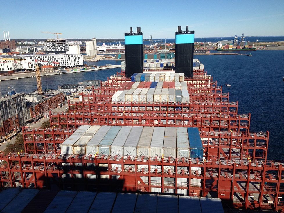 Majestic Maersk pobere přes 20 tisíc kontejnerů.