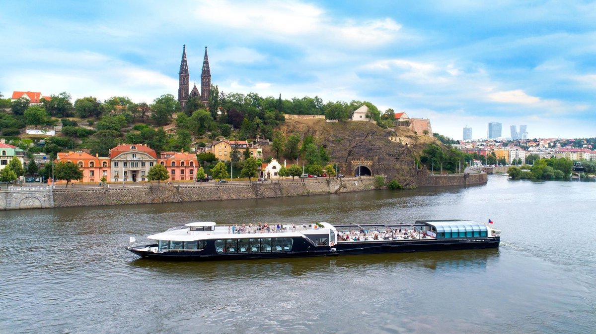 Lodě, které můžete potkat na Vltavě v Praze a jejím okolí, jsou čím dál šetrnější k přírodě.