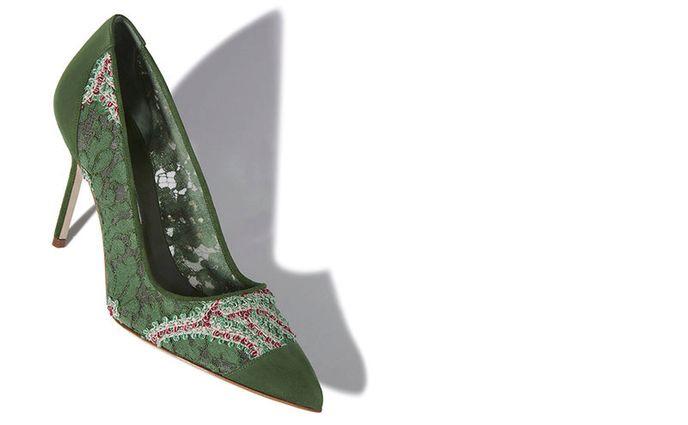 Vyšívané krajkové lodičky Solola, Manolo Blahnik, 775 €, manoloblahnik.cz Vyšívané krajkové lodičky Solola, Manolo Blahnik, 775 €, manoloblahnik.cz