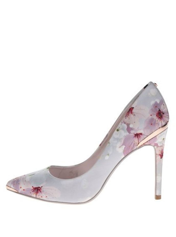 Modré květované lodičky na jehlovém podpatku, Ted Baker Kawaap, 4479 Kč, zoot.cz Modré květované lodičky na jehlovém podpatku, Ted Baker Kawaap, 4479 Kč, zoot.cz