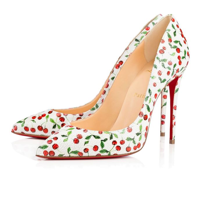 Lodičky Cerise, Christian Louboutin, 545€, eu.christianlouboutin.com Lodičky Cerise, Christian Louboutin, 545€, eu.christianlouboutin.com