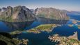 Lofoty je zhruba 80 ostrovů na severu Norska. Celé souostroví se nachází dvě stě kilometrů nad Severním polárním kruhem. Pro svojí jedinečnou přírodu se Lofoty řadí mezi  turisticky vyhledávané destinace.