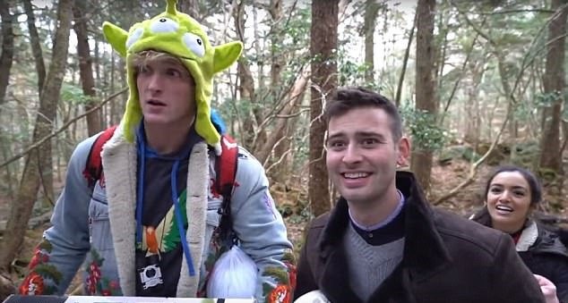 Americký bloger Logan Paul si dělal srandu z těla sebevraha, které našel v lese v Japonsku. Za svůj výstup se po kritice omluvil.