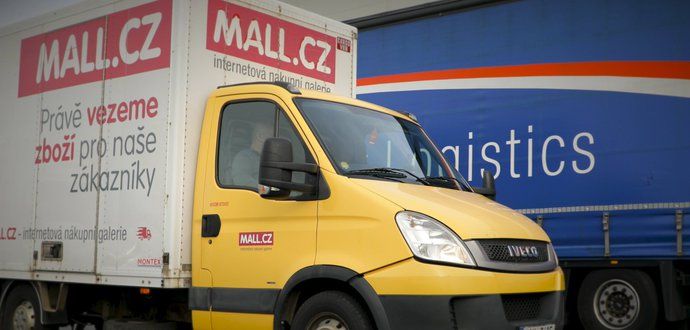 Jakou cestu musí překonat balíček, než se dostane z MALL.cz k zákazníkům domů?