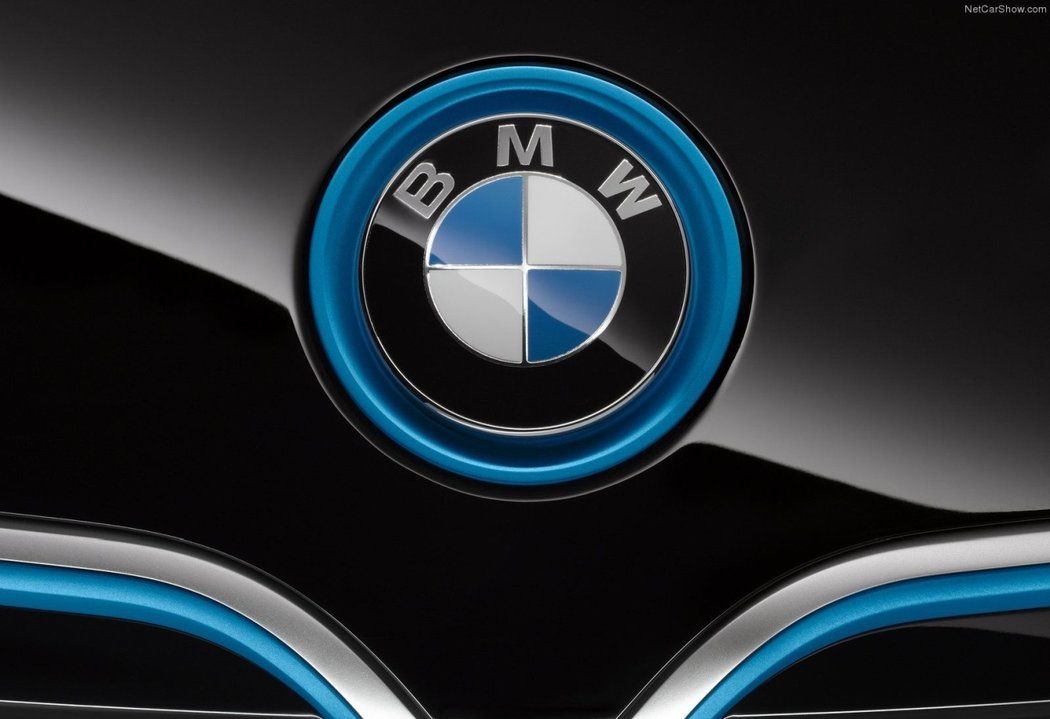 Logo a pruhy M u BMW