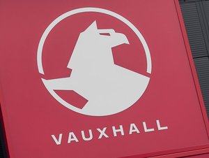 Další značka Stellantisu mění logo. Na její existenci většina Evropanů zapomněla
