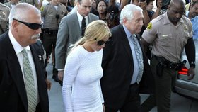 Lindsay Lohan byla ve čtvrtek u soudu, kvůli porušení zákazu pití alkoholu během domácího vězení nařízeného soudem
