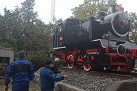 Do Krnova se vrátila parní lokomotiva: Jezdila v chemičce, pak stála 40 let před nádražím