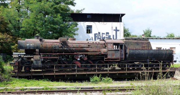 Obří parní lokomotiva Kriegslok, v Česku zvaná Němka, vyrobená v roce 1944 firmou Henschel.