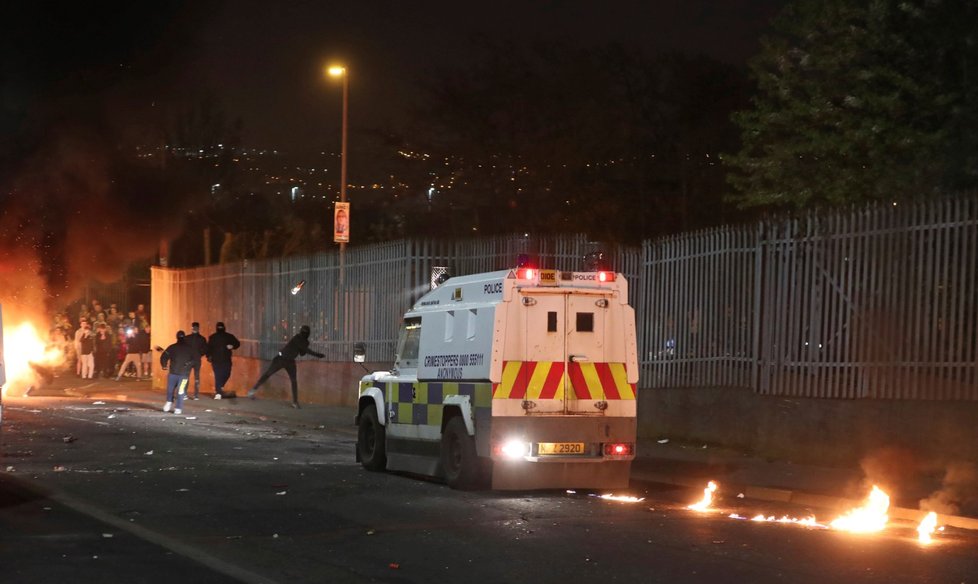 Nepokoje v Severním Irsku nepřežila mladá novinářka (18. 4. 2019)