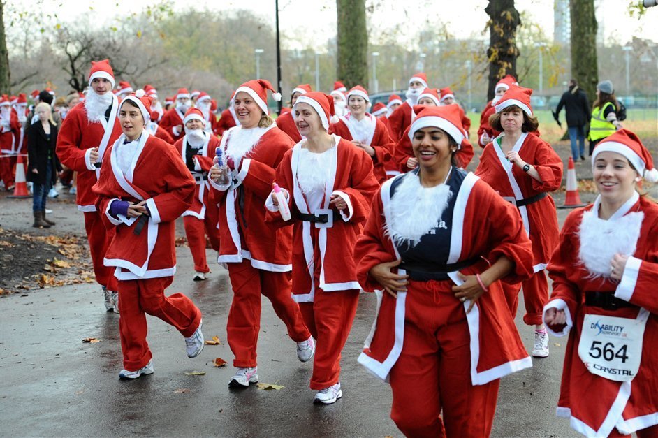 Santové poběží parkem a odstartují tak adventní čas