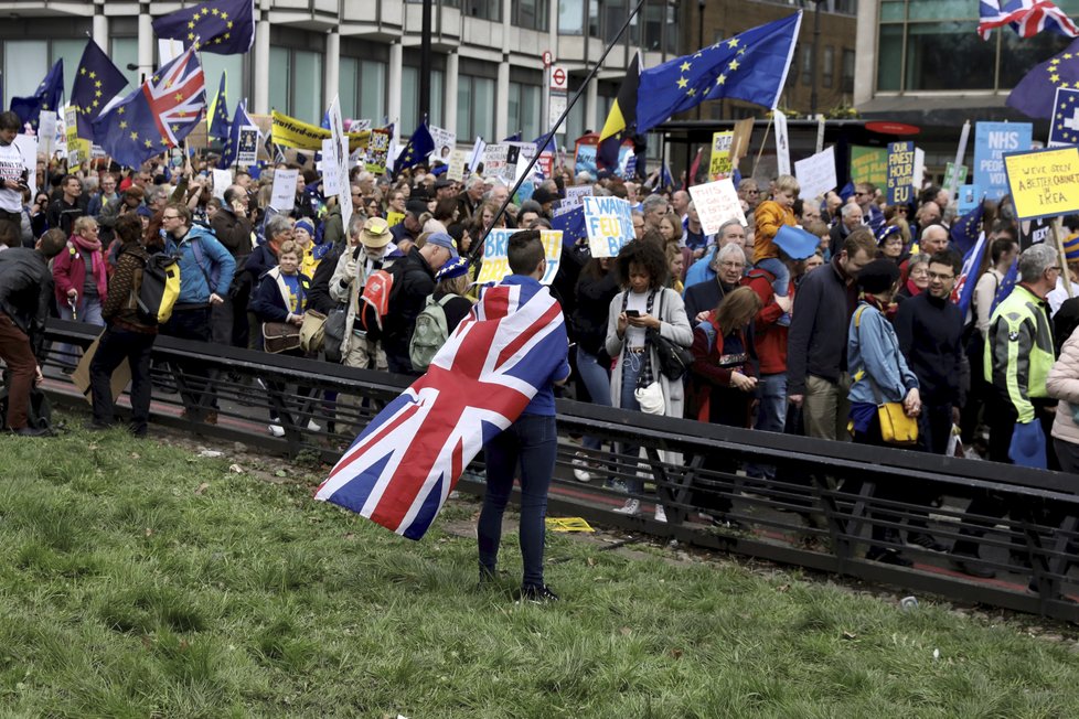 Londýnem prošel pochod za nové referendum o brexitu. (23.3.2019)