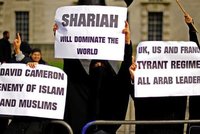 V Británii se rozmáhá právo šaría. Proti muslimským soudům brojí ženské spolky
