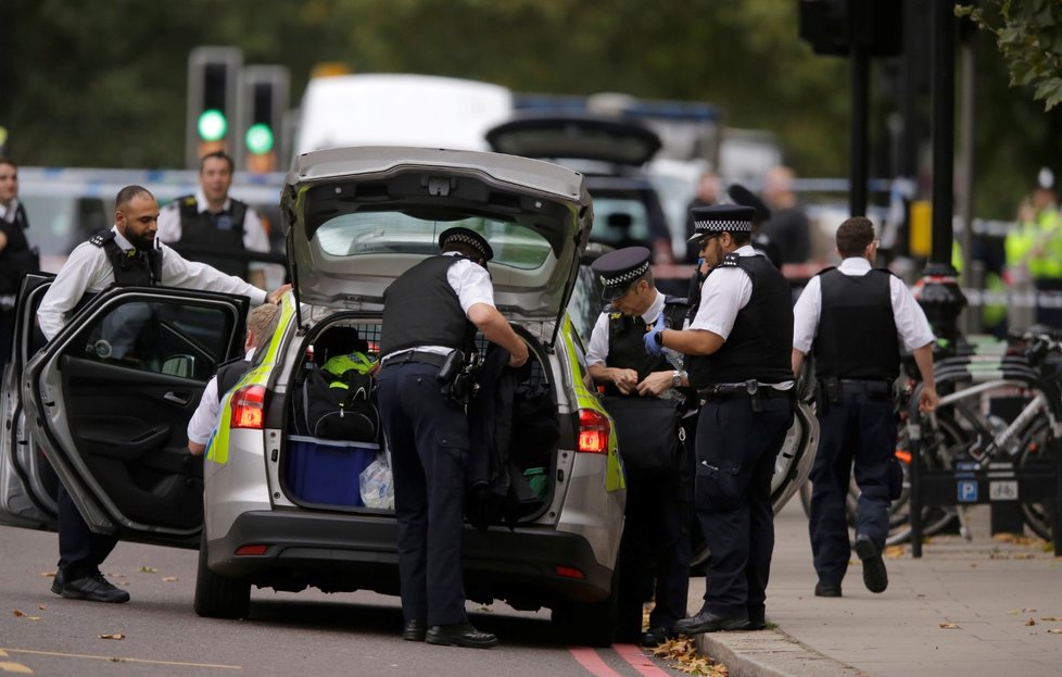 Ozbrojené zásahové vozidlo britské policie.