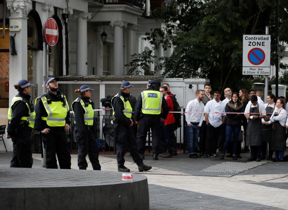 Policejní velitelství uvažuje o tom, že v souvislosti s bojem proti terorismu poprvé v historii vyzbrojí své pochůzkáře, britská policie (ilustrační foto).